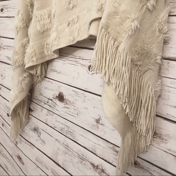 Poncho/Shawl - Picture 4 of 5